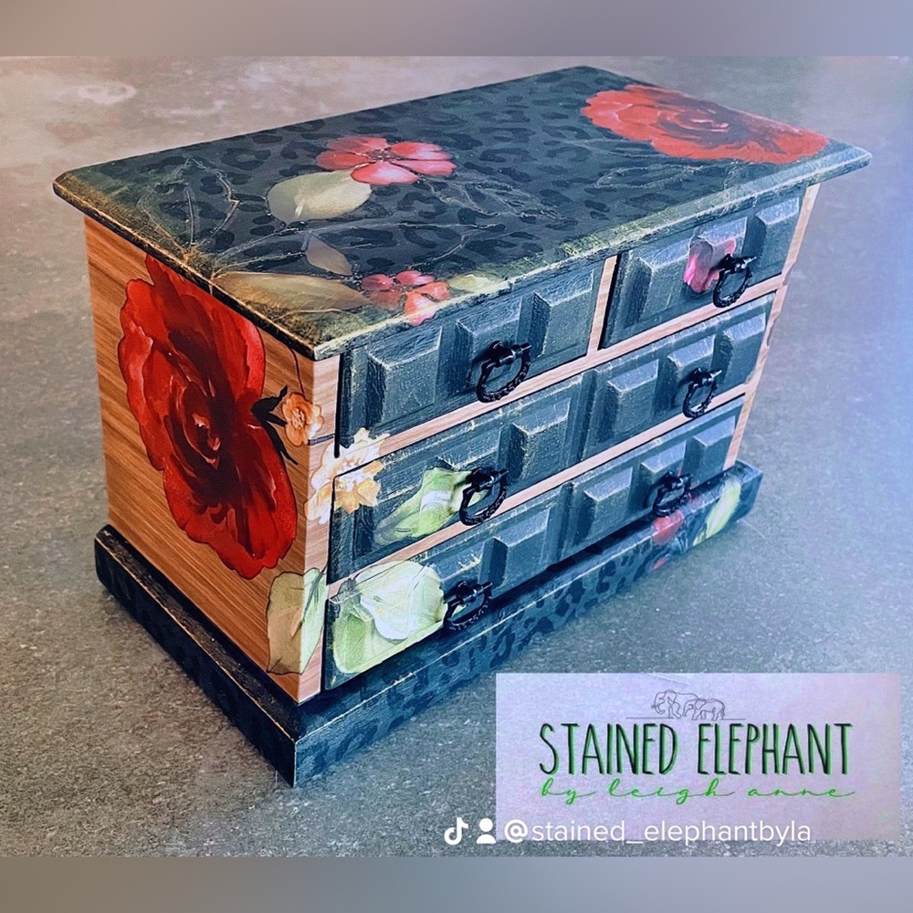 Jewelry box
